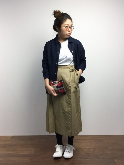 コーチジャケットのレディースコーデ集 失敗しない着こなしテクを紹介 Lamire ラミレ