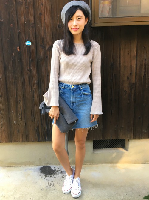 色 丈別 デニムスカートの春コーデ 印象を変える組み合わせ例 Lamire ラミレ