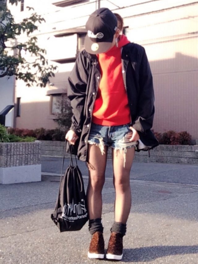 Nike ナイキ のパーカーで逆に女っぽいコーデ その秘密は Lamire ラミレ