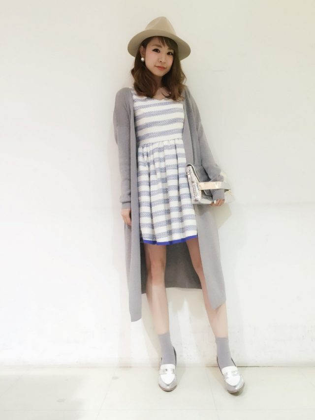 白ワンピース 白カーディガンの夏コーデ12選 おしゃれが格上げするコツ Lamire ラミレ