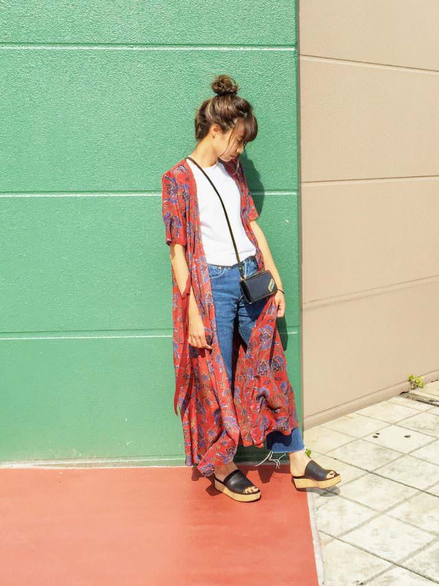 人気ガウン6つの今すぐ使えるコーデ集 花柄やレースだけじゃない Lamire ラミレ