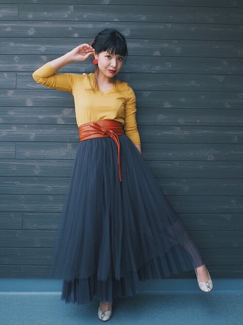 春の景色にも映える 白ワンピース はレイヤードして着こなそう Lamire ラミレ