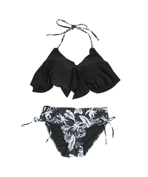 水着選びで迷ったら黒がおすすめ 大人女子に似合うのはこんなやつ Lamire ラミレ