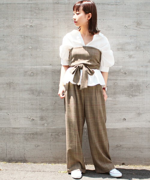 柄パンツのレディースコーデ17選 夏が楽しくなる華やかスタイル術 Lamire ラミレ