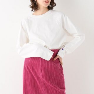 サーモンピンクに合う色は7色 何色の服を組み合わせたファッションコーデがおしゃれ Lamire ラミレ