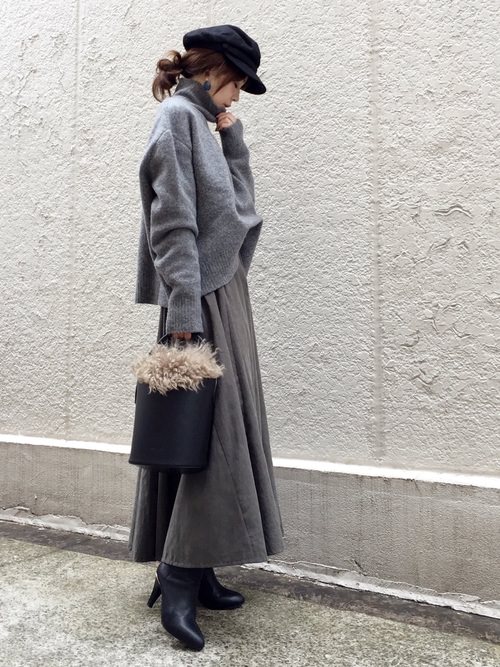 グレーニットコーデ22選 地味にならないおしゃれ秋冬スタイル Lamire ラミレ