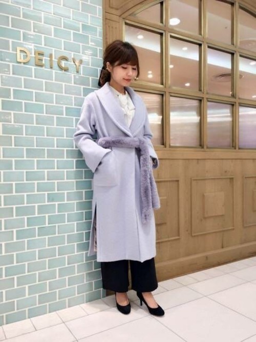 ブルーコートおすすめコーデ18選 大人かわいい着こなし方は青色コートで叶えよう Lamire ラミレ