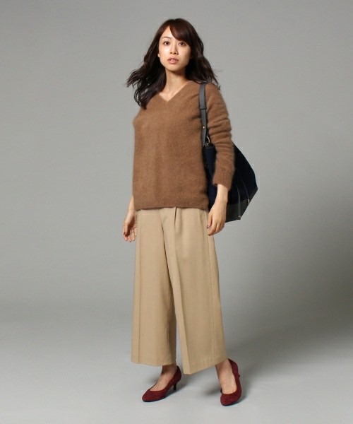 ベージュワイドパンツのレディースコーデ12選 冬の大人かわいい着回しリスト Lamire ラミレ