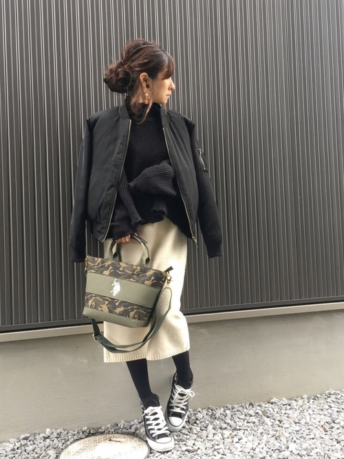 Ma 1 ニットなら暖かいのに軽やか 色別のおしゃれな秋冬コーデ集めました Lamire ラミレ