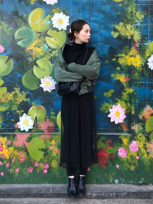 Ma 1 ニットなら暖かいのに軽やか 色別のおしゃれな秋冬コーデ集めました Lamire ラミレ