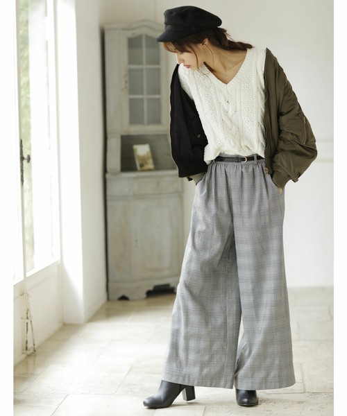 Ma 1 ニットなら暖かいのに軽やか 色別のおしゃれな秋冬コーデ集めました Lamire ラミレ