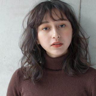 タートルネックが似合わない女性の原因は 似合う人の体型 顔 骨格の特徴 Lamire ラミレ