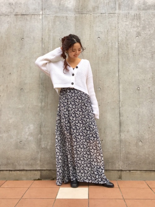 レトロ花柄ワンピースコーデ14選 大人が着たいクラシカルな春秋ワンピを紹介 Lamire ラミレ