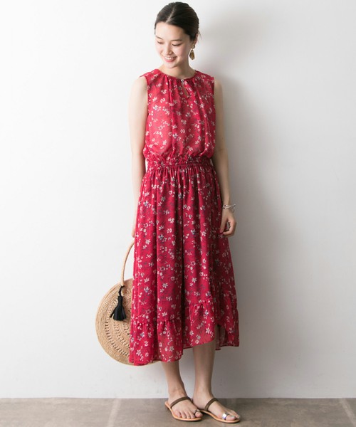 赤ワンピースの春夏コーデ13選 ドラマチックな赤を主役にしましょ Lamire ラミレ