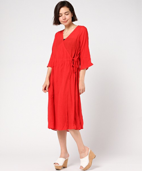 赤ワンピースの春夏コーデ13選 ドラマチックな赤を主役にしましょ Lamire ラミレ