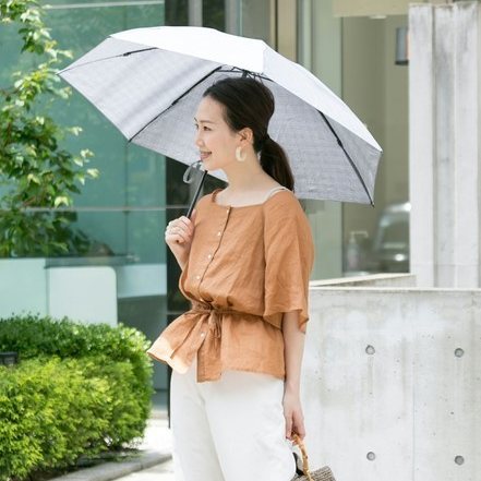 雨の日コーデ特集 梅雨のお出かけが楽しくなるおしゃれファッションを紹介 Lamire ラミレ