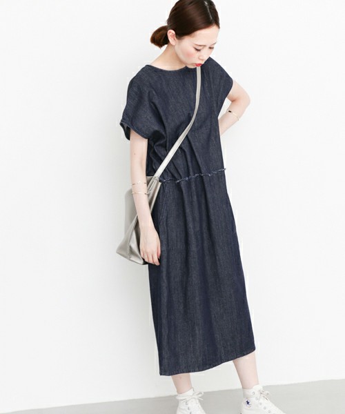 デニムワンピースのレディース夏コーデ 大人っぽいデニムワンピ 着こなし方 Lamire ラミレ