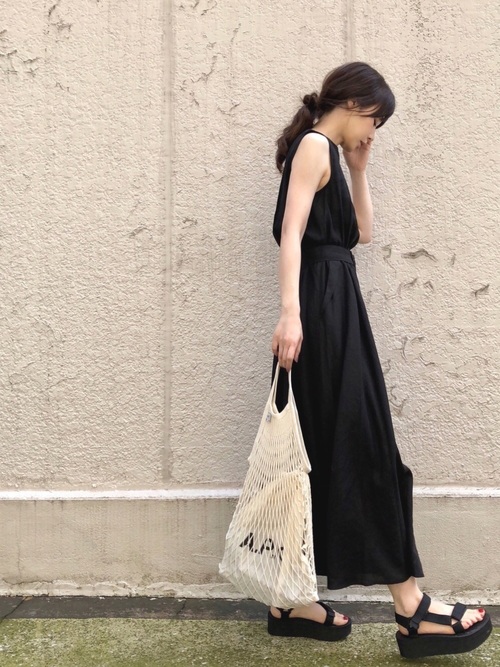 白バッグの夏コーデ レディース編 大人女子っぽくきれいめ カジュアルに持つコツ Lamire ラミレ