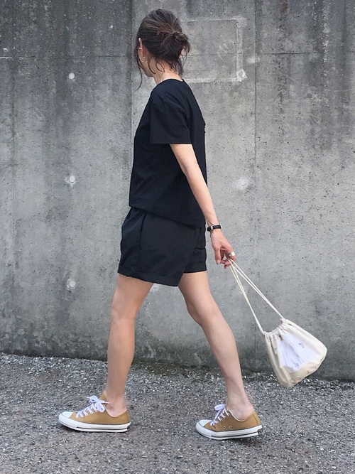 流行りの巾着バッグ特集 大人のおしゃカワコーデを作るコツを紹介 Lamire ラミレ