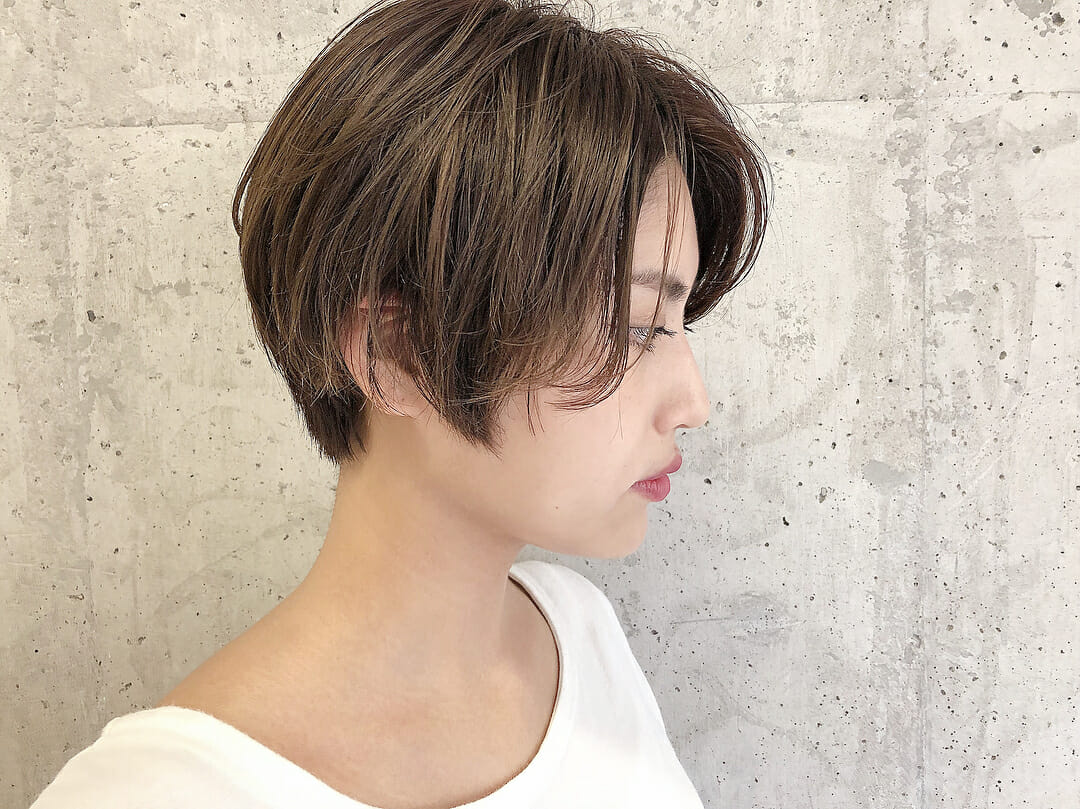 ショートヘアの巻き方 コテ アイロンを使った簡単アレンジ方法を紹介