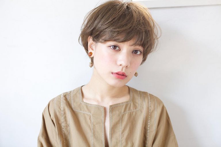 ショートヘアの巻き方！コテ・アイロンを使った簡単アレンジ方法を紹介 lamire [ラミレ]