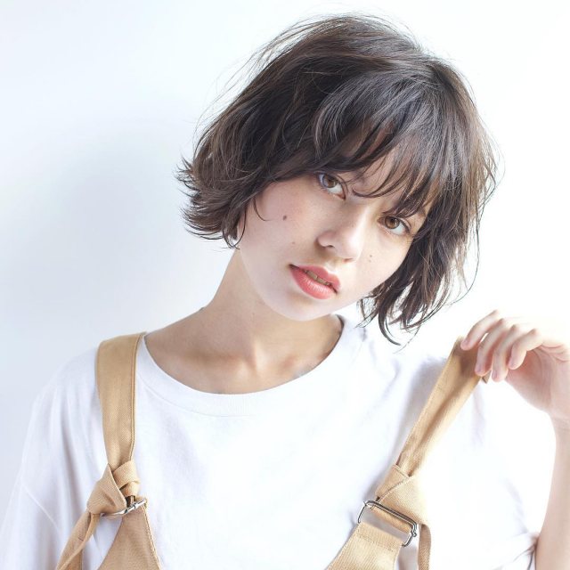 くせ毛 は活かすのが正解 くせ毛女性に似合う髪型 ヘアアレンジまとめ Lamire ラミレ