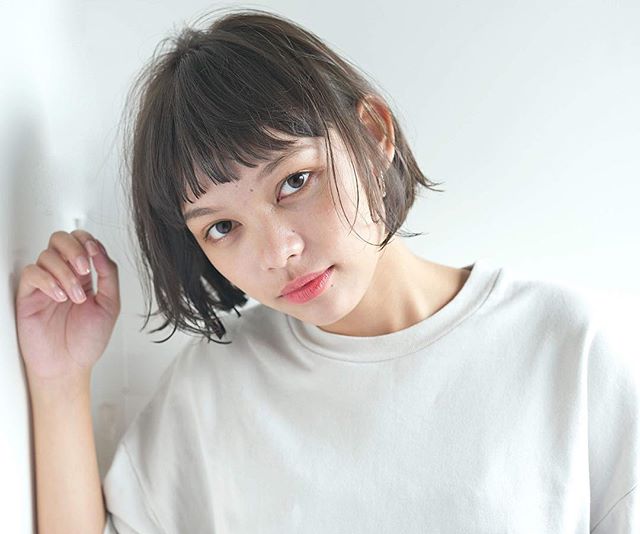 小技を効かせて錯覚を狙え 小顔 に見える魔法のヘアスタイル4選 Lamire ラミレ