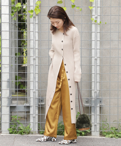 ロングカーディガンのワンピースコーデ集 楽チンおしゃれを叶えよう Lamire ラミレ