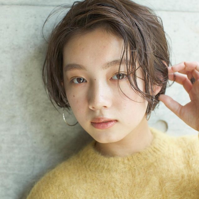 丸顔女子に似合うショートヘアは 小顔見えする髪型 おしゃれなヘアスタイルまとめ Lamire ラミレ