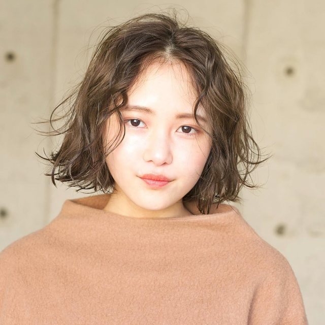 ウェーブ風のヘアスタイル