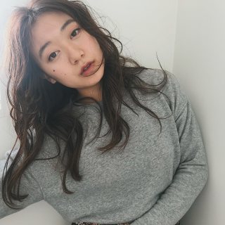 ロングヘアの髪型が似合わない女性の特徴 似合う人の顔の形 髪質 服装って Lamire ラミレ