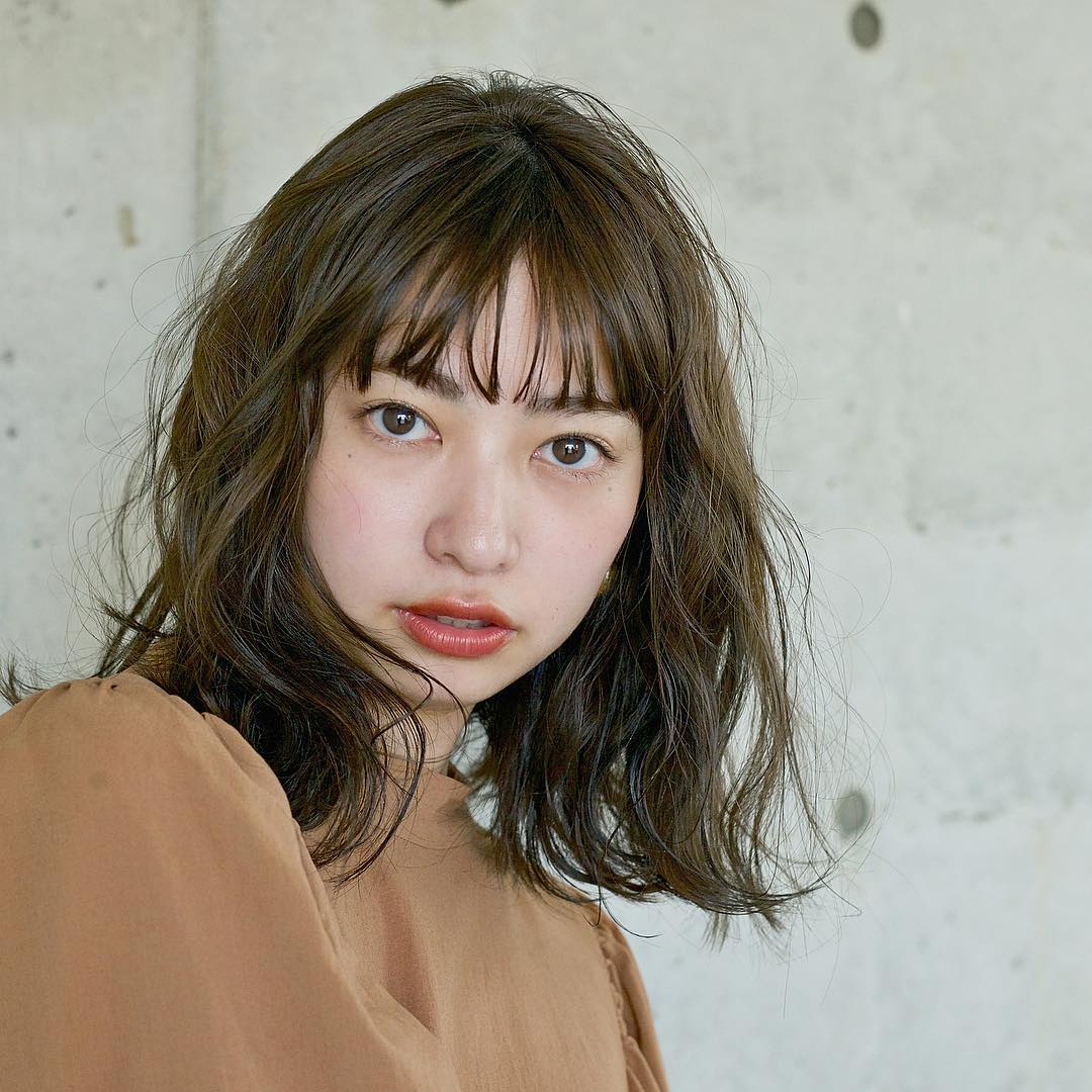 ロブヘアの巻き方 アイロン コテを使った ゆるふわ 巻き髪のやり方 Lamire ラミレ