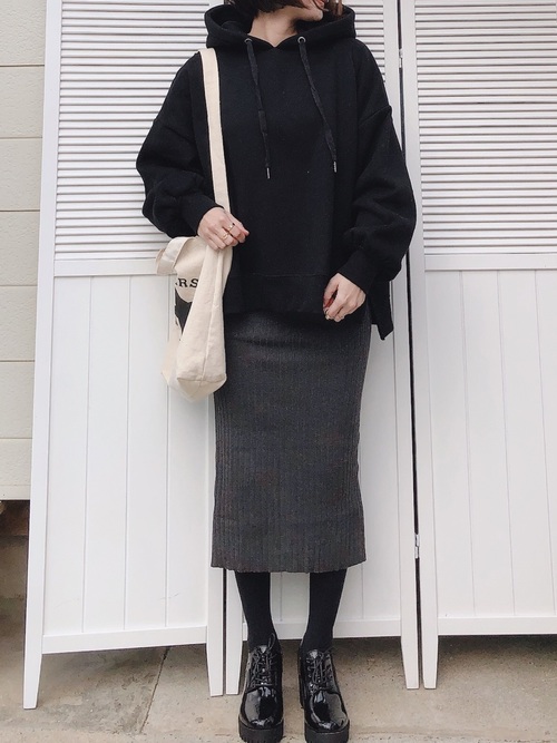 野暮ったくならないコツがある 厚手タイツで作る冬のおしゃれコーデ Lamire ラミレ