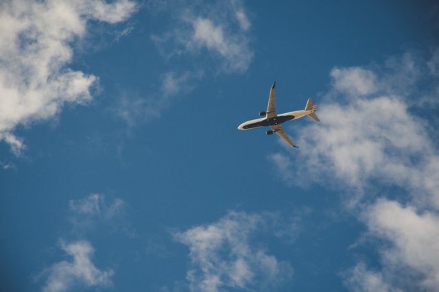 飛行機内の持ち物リスト 女子編 国内 海外線で便利な持ち込みグッズ9選 Lamire ラミレ