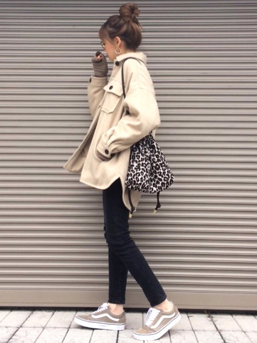 即 春っぽ見え コーデの足元はベージュスニーカーにお任せあれ Lamire ラミレ