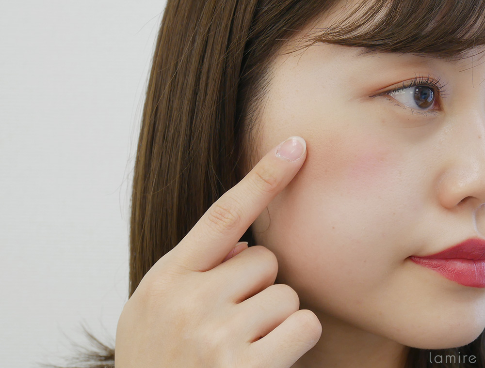 単色より立体感アップ チークは ツートーン にするだけで垢抜ける Lamire ラミレ