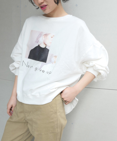 一歩先のカジュアルコーデには プリントスウェット を取り入れて Lamire ラミレ