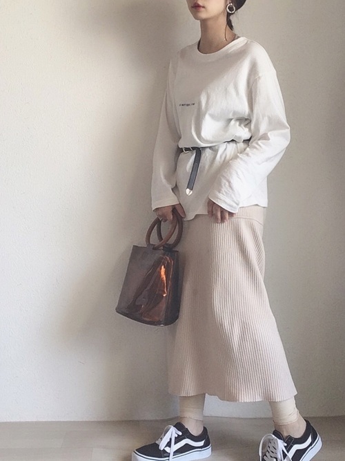 地味色服だけなのに なんかおしゃれ って言わせちゃう春コーデのコツ Lamire ラミレ