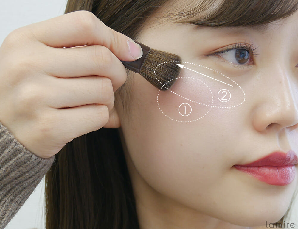 単色より立体感アップ チークは ツートーン にするだけで垢抜ける Lamire ラミレ