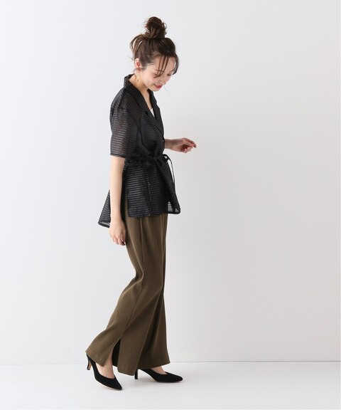 黒シャツのレディースコーデ モードにきまる大人女子の必須アイテム Lamire ラミレ