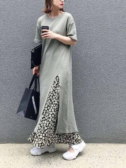 裾からちらっと覗かせる ワンピ スカート を取り入れる人が増加中 Lamire ラミレ