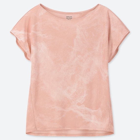 レディースのヨガウェアにぴったりなユニクロの速乾性ピンクTシャツの画像