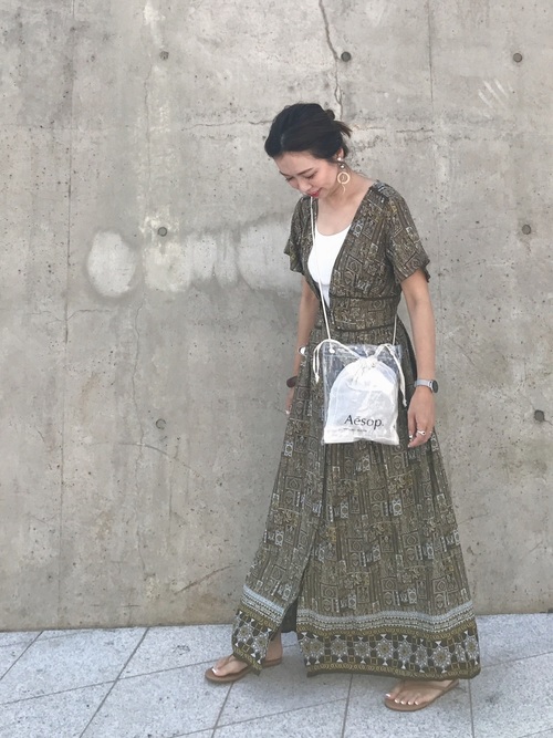 シーズンムード高まる 夏だからこそ着たい大人の 柄ワンピ コーデ Lamire ラミレ