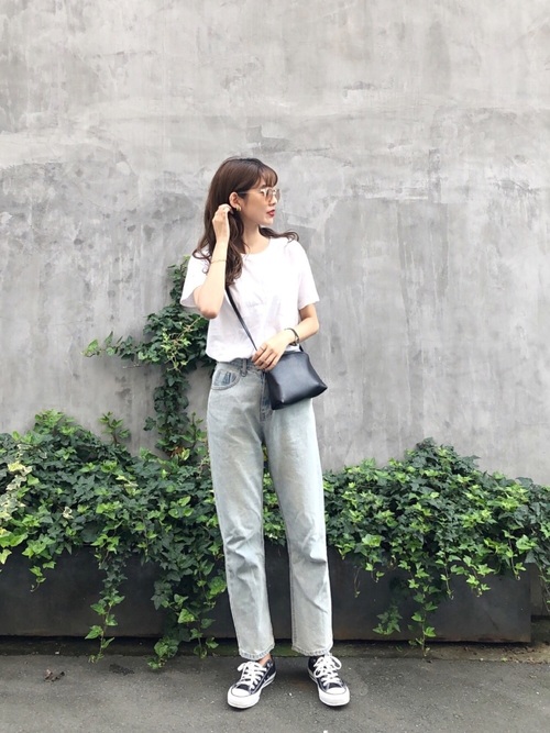 程よくラフになるのが魅力 薄色デニム で夏コーデを盛り上げる Lamire ラミレ