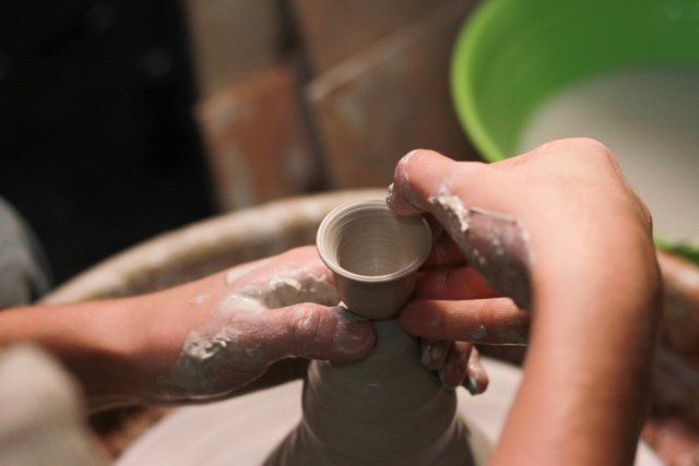 大人女子におすすめな習い事の陶芸のイメージ画像