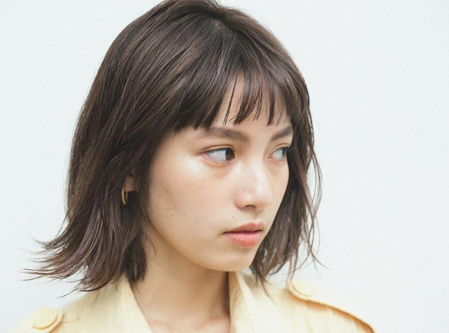 可愛げがない頑固な女性のイメージ画像