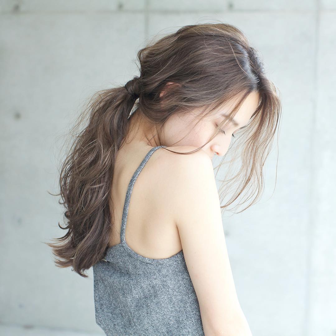アッシュが似合わないパーソナルカラーがブルベの女性のイメージ画像