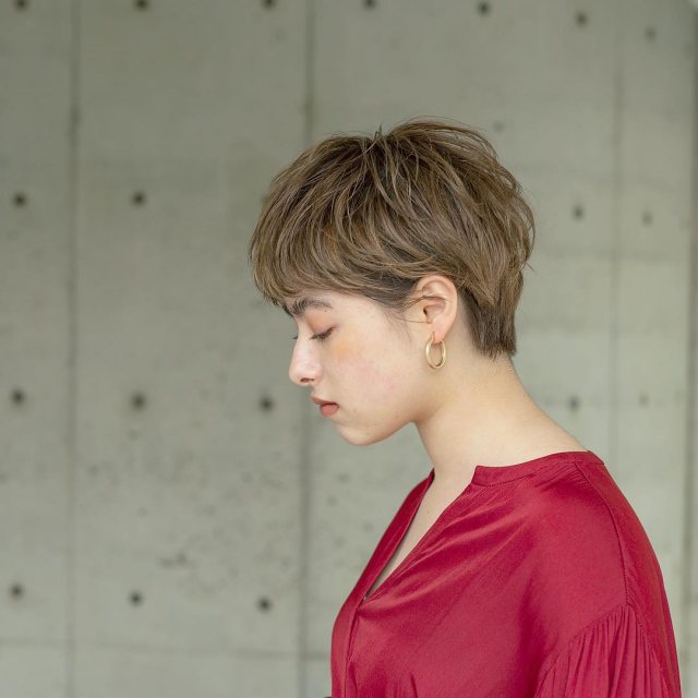 ベリーショートが似合わない丸顔の女性のイメージ画像