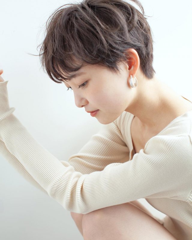 ベリーショートが似合わない女性のイメージ画像
