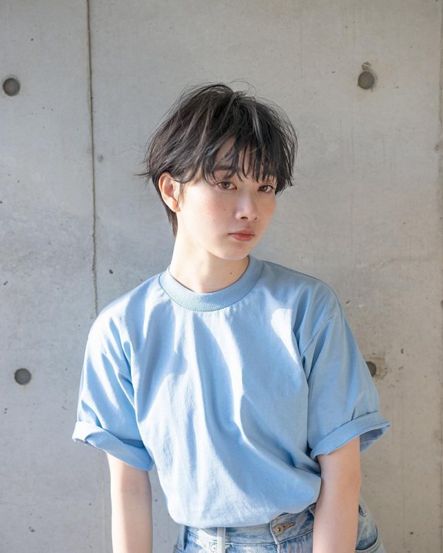 ベリーショートが似合わない黒髪の女性のイメージ画像